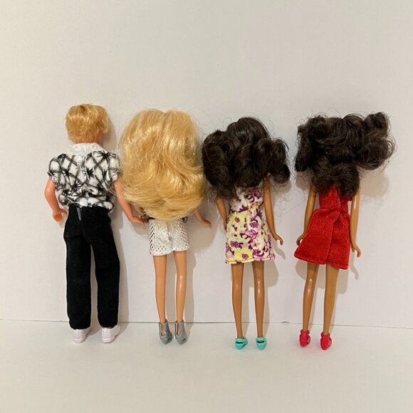 High School Musical East High Yearbook Playset Case with 4 Mini Dolls - Picture 5 of 16